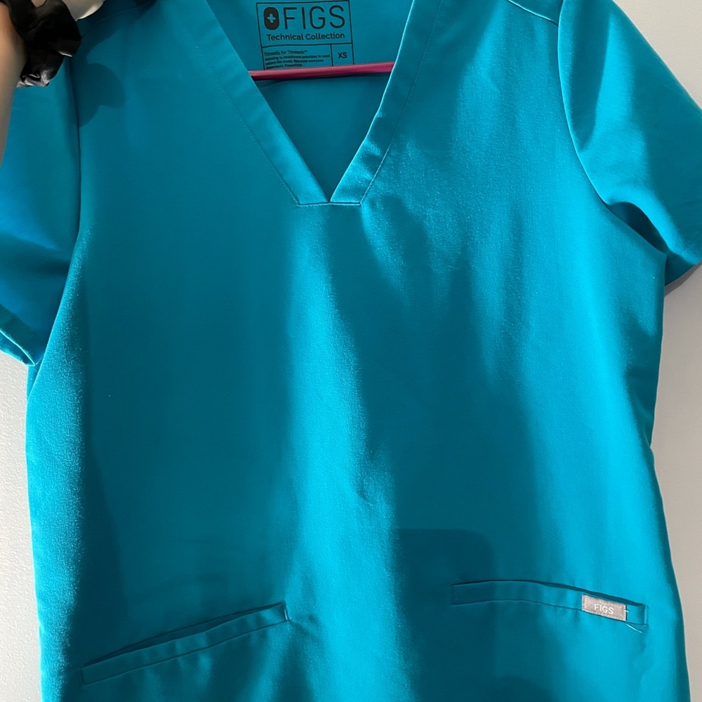 Figs Three-Pocket XS Teal Scrub Top